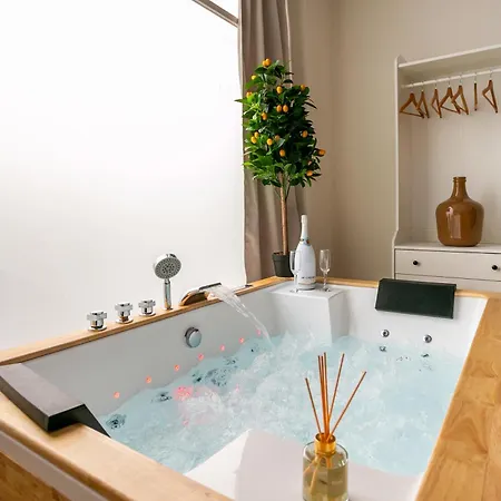 Jacuzzi Avec Sauna Au Coeur De *