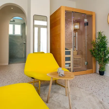 Jacuzzi Avec Sauna Au Coeur De