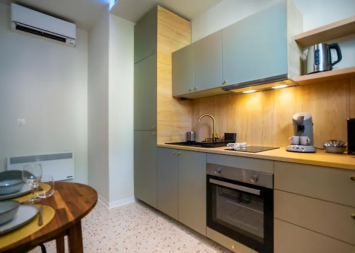 Jacuzzi & Sauna - Centre - Strasbnb アパート