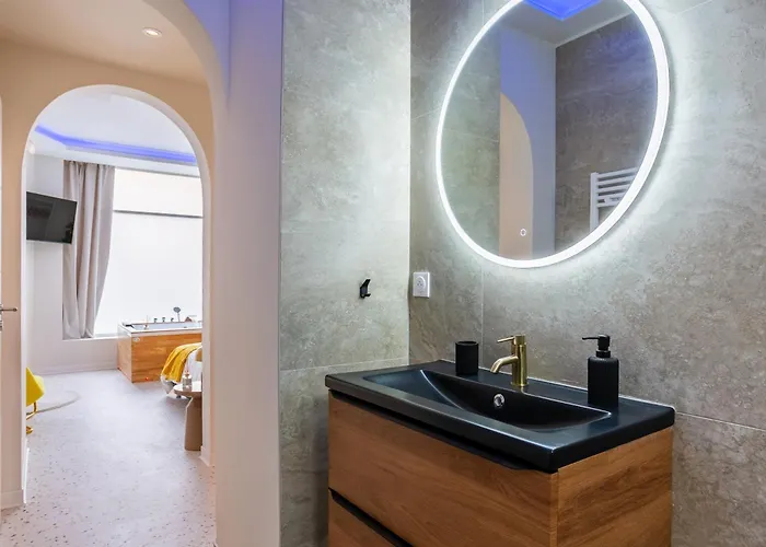 Jacuzzi & Sauna - Centre - Strasbnb ストラスブール