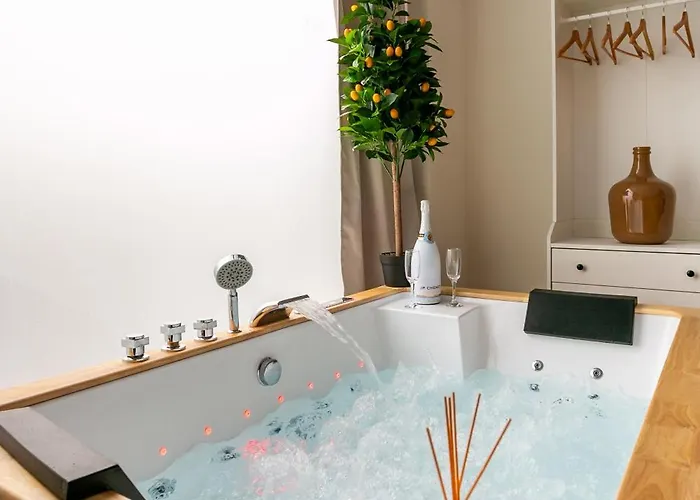 Jacuzzi & Sauna - Centre - Strasbnb *